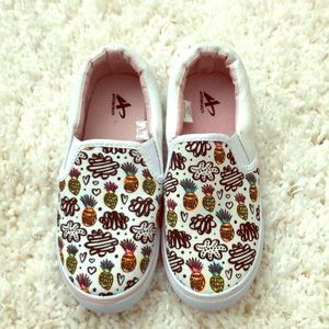 Little girls tennis shoes